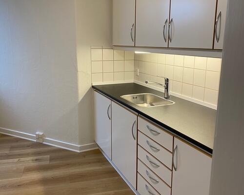 Skøn 3 vær. i vestbyen med altan