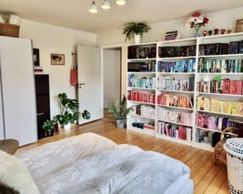 Stor 2-værelses lejlighed i øgadekvarteret