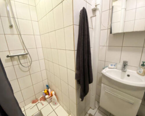 Stor 2-værelses lejlighed i øgadekvarteret