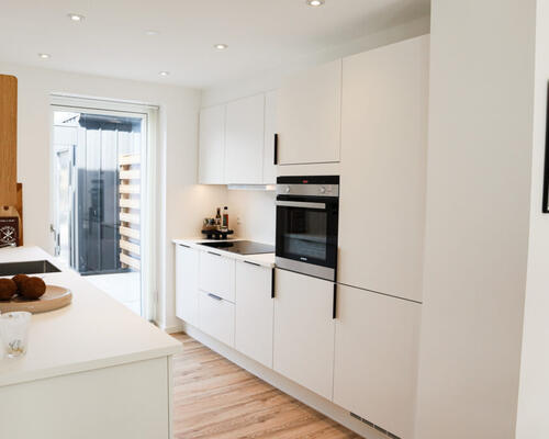 FANTASTISK NYBYGGET RÆKKEHUS I JASMINPARKEN