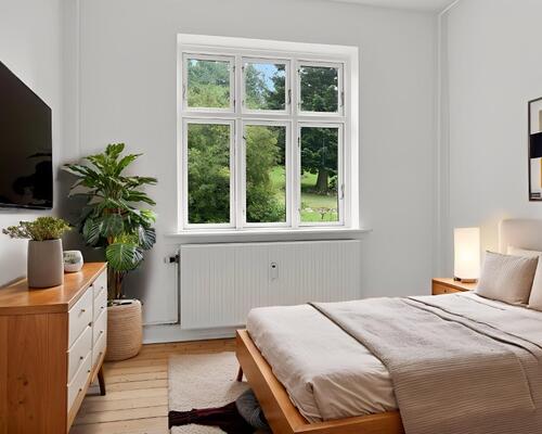 Lys 2-værelses med plankegulve og grøn udsigt – 59 m2 tæt på park og transport