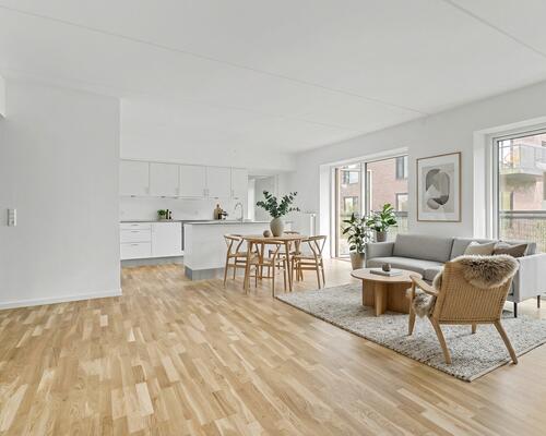 Stor 2-værelses tæt på Riis Skov