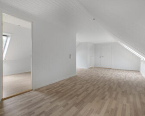 RUMMELIG OG INDBYDENDE LEJLIGHED I HOBRO-OMRÅDET