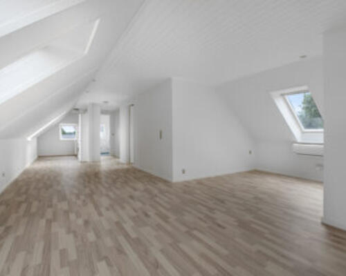 RUMMELIG OG INDBYDENDE LEJLIGHED I HOBRO-OMRÅDET