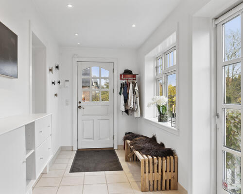 Charmerende 3-plans villa med stor have, Viby J