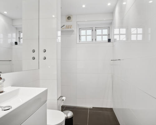 Charmerende 3-plans villa med stor have, Viby J