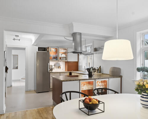 Charmerende 3-plans villa med stor have, Viby J