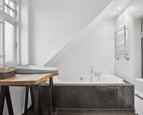 Charmerende 3-plans villa med stor have, Viby J