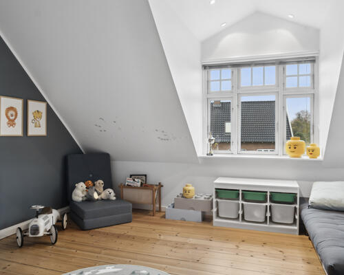 Charmerende 3-plans villa med stor have, Viby J