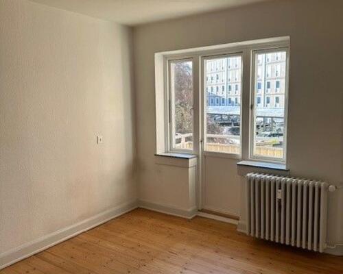 2 værelses med lille altan i Odense C