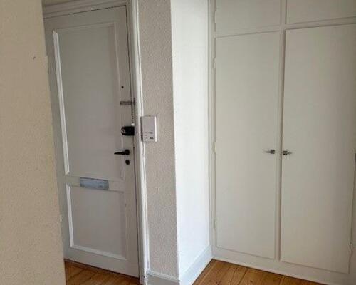 2 værelses med lille altan i Odense C