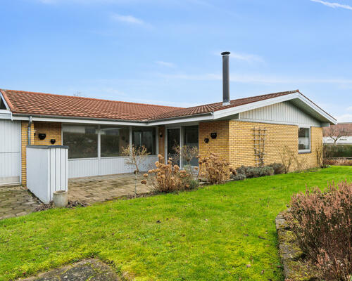 Indflytningsklar villa med skøn have, Viby J