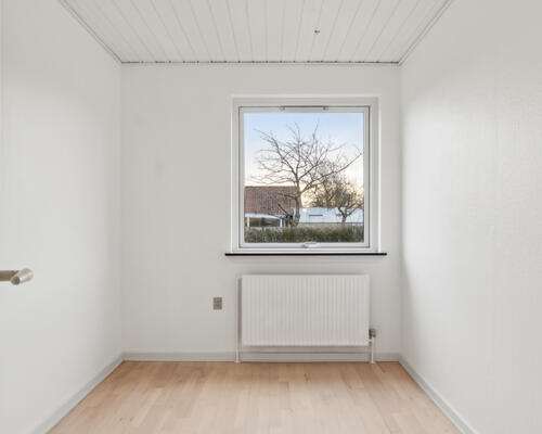 Indflytningsklar villa med skøn have, Viby J