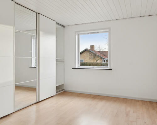 Indflytningsklar villa med skøn have, Viby J