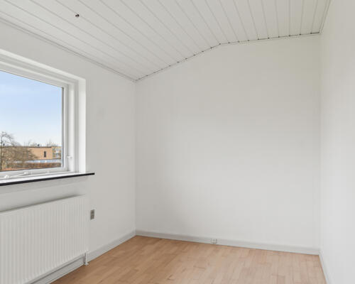 Indflytningsklar villa med skøn have, Viby J