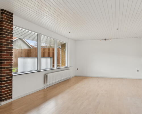 Indflytningsklar villa med skøn have, Viby J