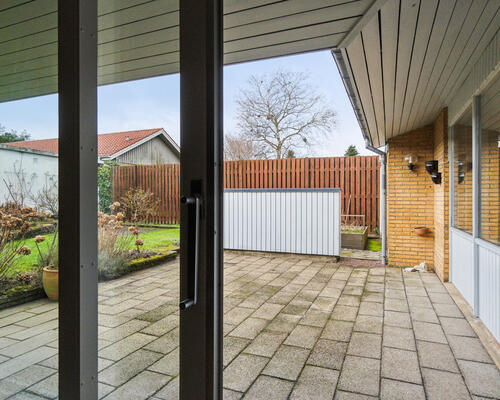 Indflytningsklar villa med skøn have, Viby J