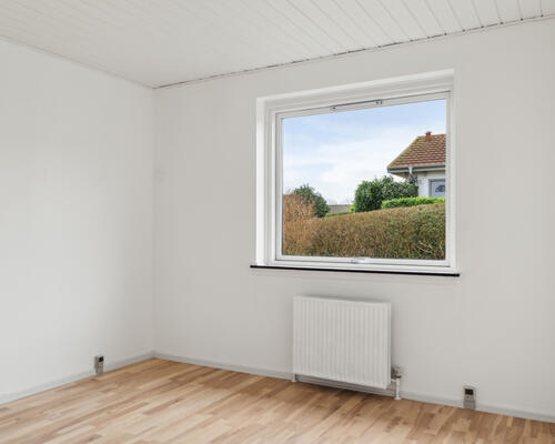 Indflytningsklar villa med skøn have, Viby J