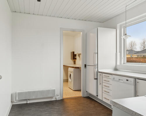 Indflytningsklar villa med skøn have, Viby J