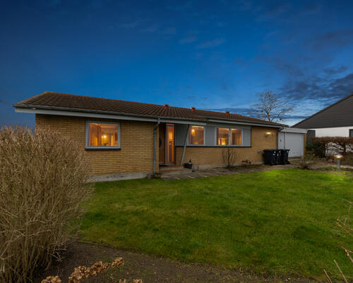 Indflytningsklar villa med skøn have, Viby J