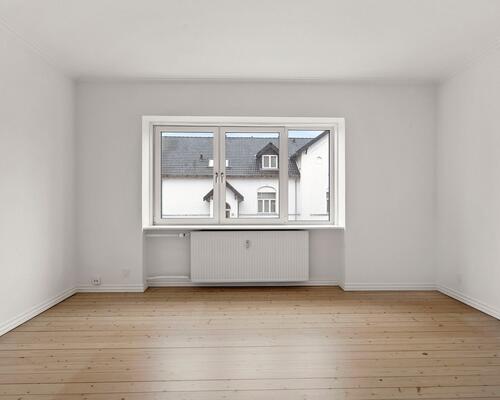 Lys og velindrettet 3-værelses lejlighed med altan