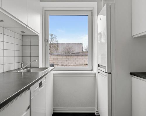 Lys og velindrettet 3-værelses lejlighed med altan