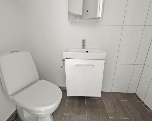 Lys og velindrettet 3-værelses lejlighed med altan