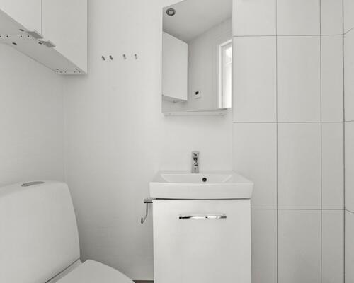 Lys og velindrettet 3-værelses lejlighed med altan