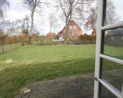 Hyggelig lejlighed med terrasse