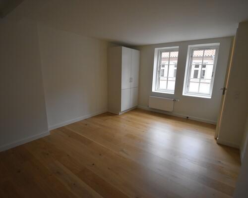 Renoveret 2-værelses centralt i Aarhus C. Elevator i ejendommen.