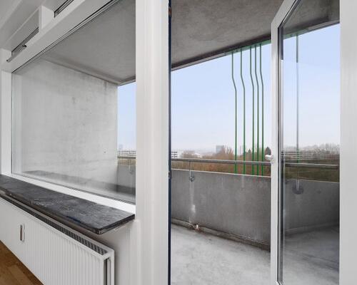 Indbydende 2-værelses lejlighed med stor altan og skøn udsigt