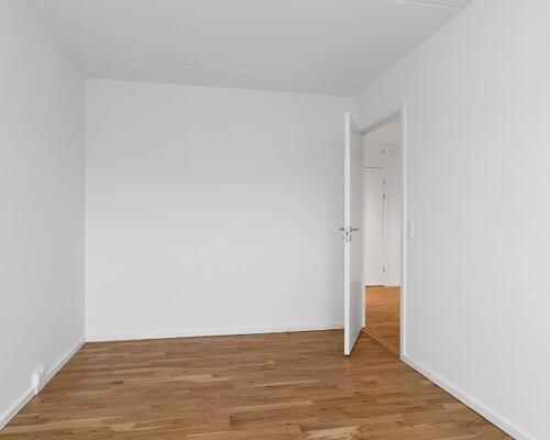 Indbydende 2-værelses lejlighed med stor altan og skøn udsigt