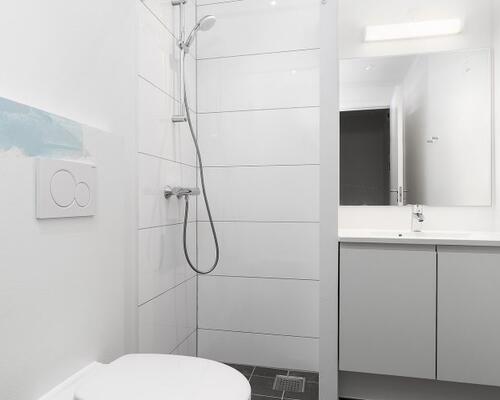 Indbydende 2-værelses lejlighed med stor altan og skøn udsigt