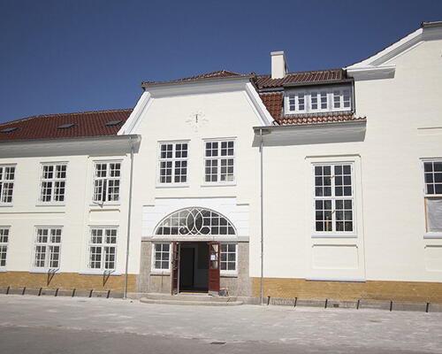 Charmerende 2-værelses taglejlighed på 94 m2 i fredede Ryes Cottage i Vestbyen