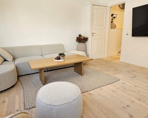 Flot og rummelig nyistandsat møbleret lejlighed | Søborg