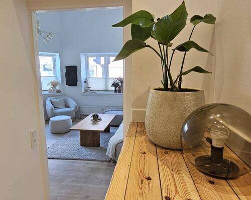 Flot og rummelig nyistandsat møbleret lejlighed | Søborg