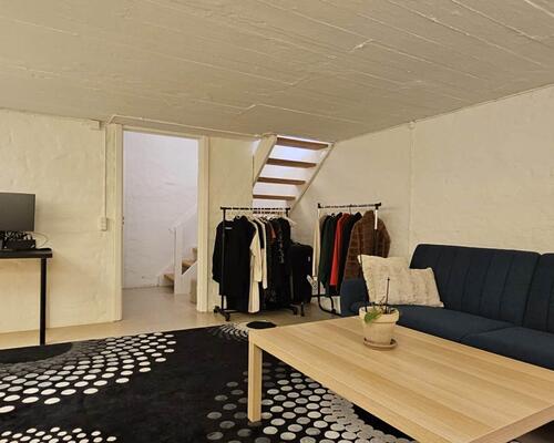 Flot og rummelig nyistandsat møbleret lejlighed | Søborg