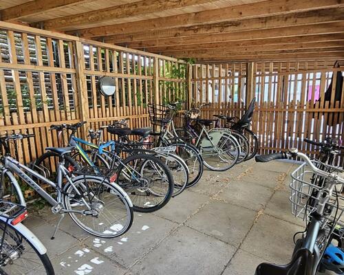 Flot og rummelig nyistandsat møbleret lejlighed | Søborg