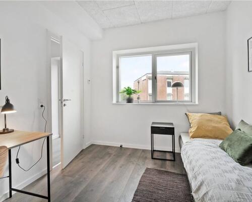 Hyggelig 3 værelses lejlighed i Kornparken med altan.