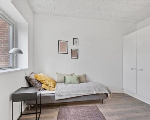 Hyggelig 3 værelses lejlighed i Kornparken med altan.