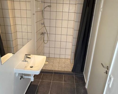 Skøn lille 2 værelsers lejlighed-. Hvis du ikke står i RKI