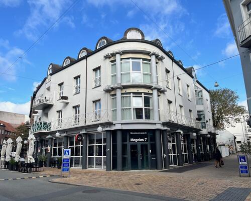 Nyrenoveret 4-værelses lejlighed med altan i Odense City