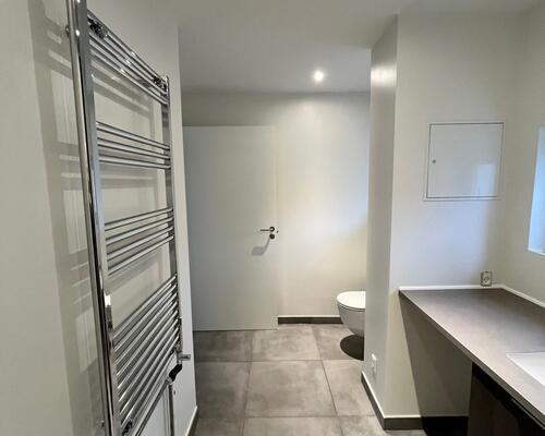 Nyrenoveret 4-værelses lejlighed med altan i Odense City