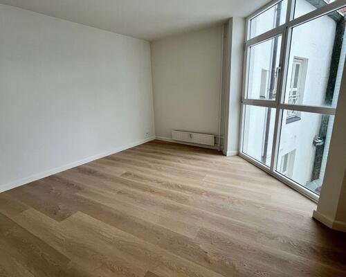 Nyrenoveret 4-værelses lejlighed med altan i Odense City