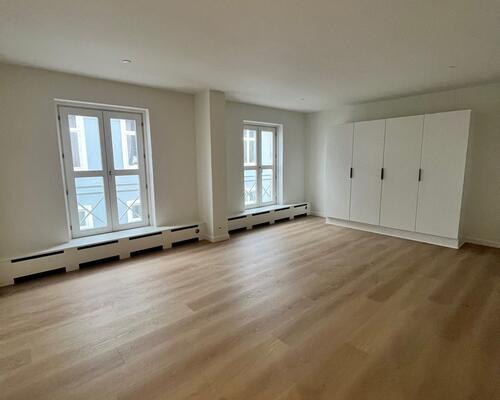 Nyrenoveret 4-værelses lejlighed med altan i Odense City