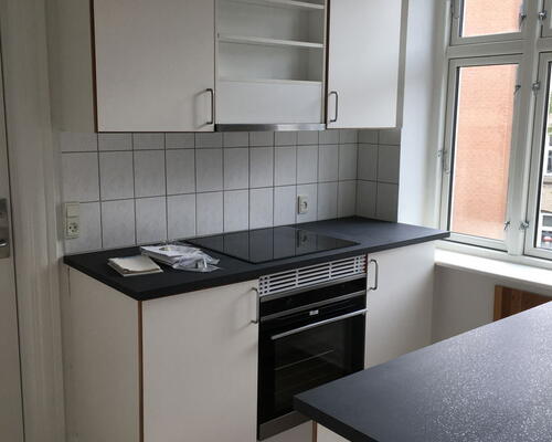 Lys 3-værelses i Aalborg C med franske døre, vaskesøjle og fælles grøn gård