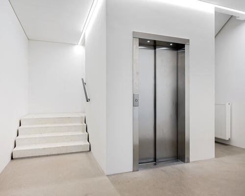 Lækker 5 værelses lejlighed med stor altan og højt kvalitetsniveau - delevenlig for 4 😍<br>