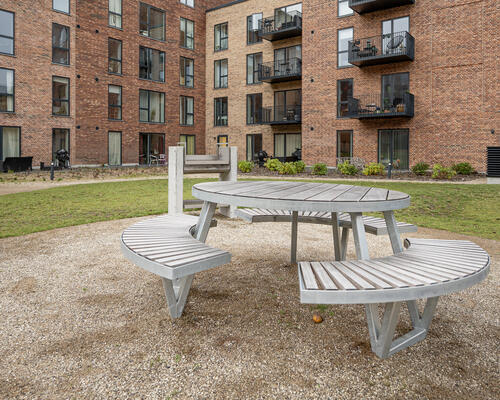 Lækker 5 værelses lejlighed med stor altan og højt kvalitetsniveau - delevenlig for 4 😍<br>