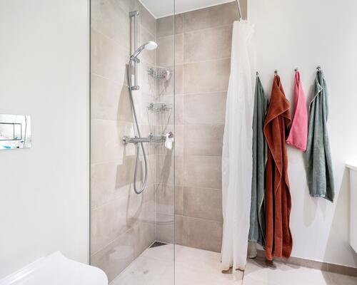 Super lejlighed med 2 terrasser + altan ☀️ Delevenlig for 3 😍<br>