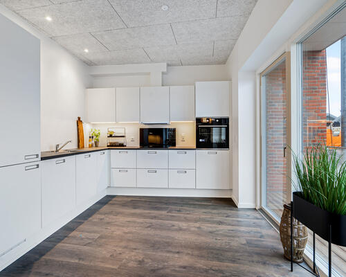 Attraktiv stuelejlighed med altan, terrasse og direkte adgang til lækre fællesarealer 😍<br>